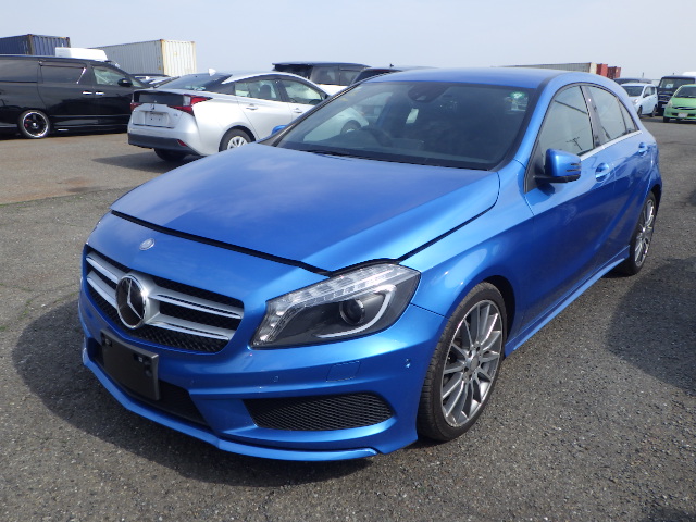 Mercedes-Benz A200 AMG Line photo 2